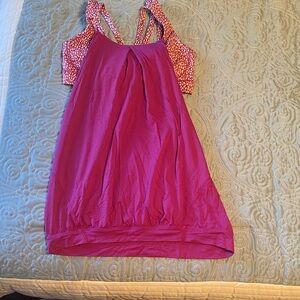 Lululemon fuscia bra top size 8